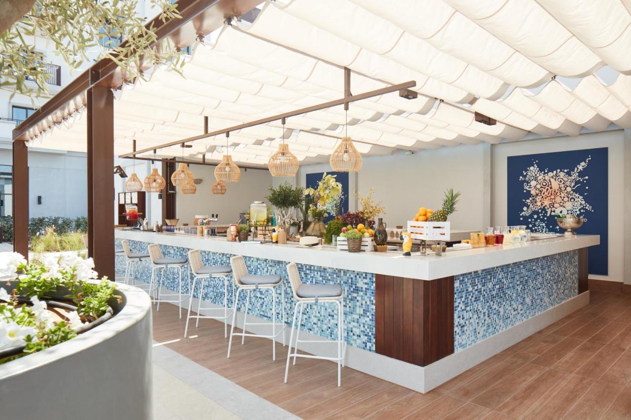 Vida Beach Resort Umm Al Quwain Eksteriør billede The bar at the 2014 Big Brother house